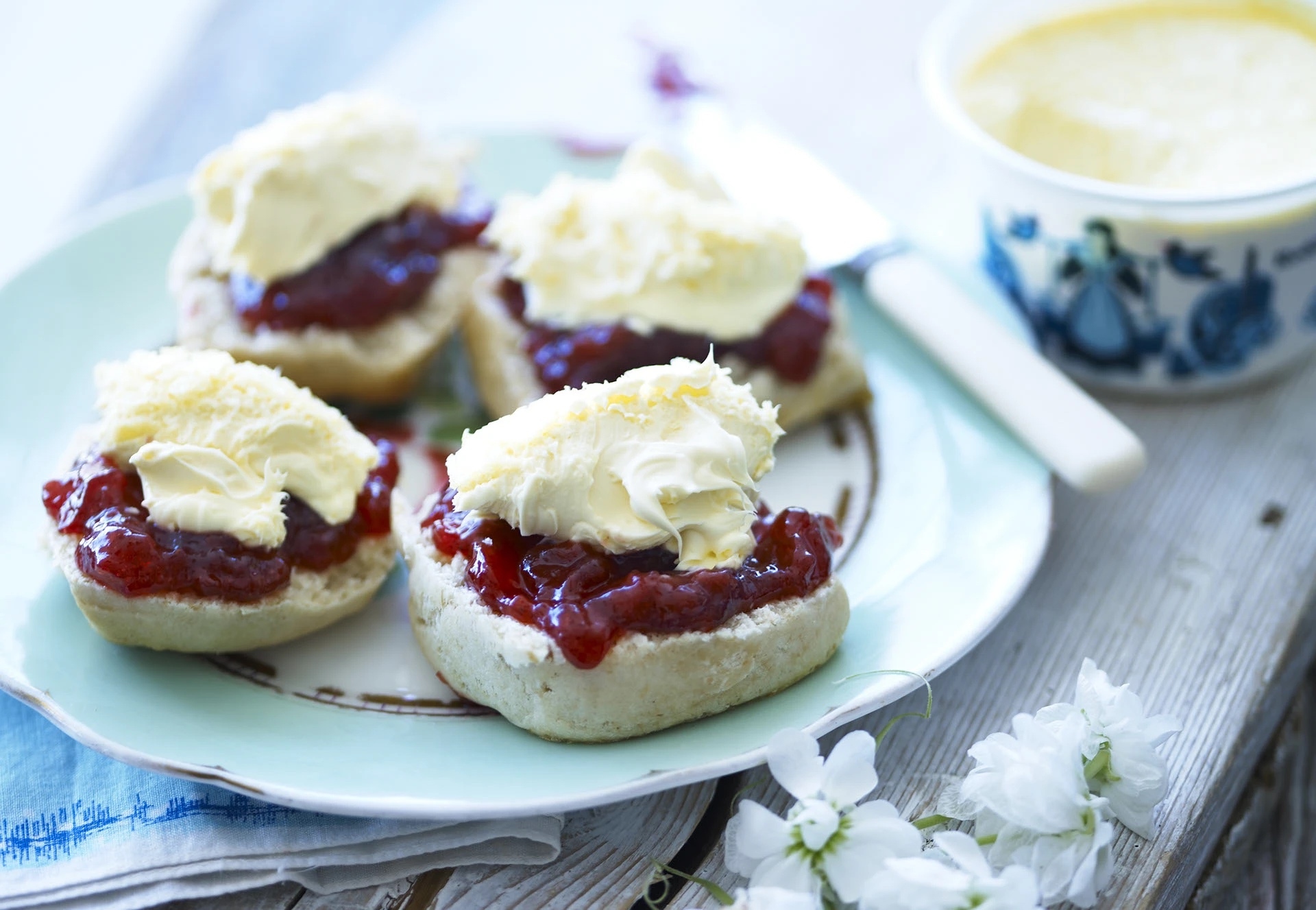 Thumbnail 6 - Rodda’s Cornish Clotted Cream PDO
